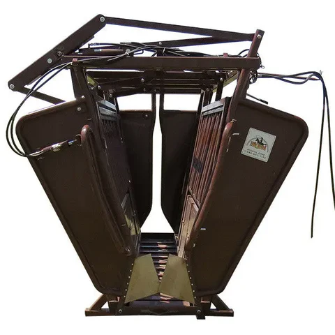 Hydraulic Cattle Squeeze Chute by HiQual