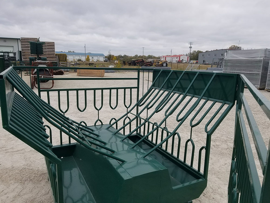 Goat Feeder | Lakeland Round Bale Feeder