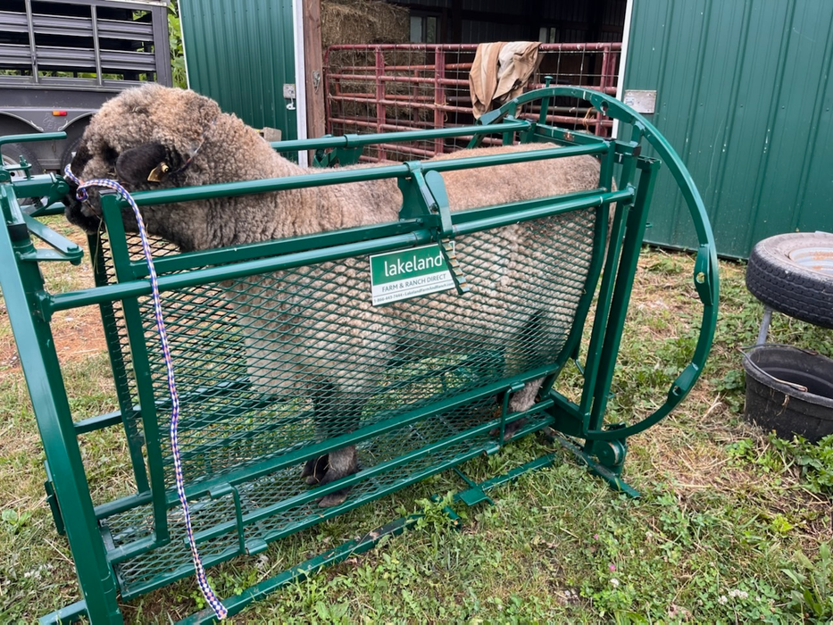Sheep and Goat Chute | Lakeland Deluxe Spin Trim Chute
