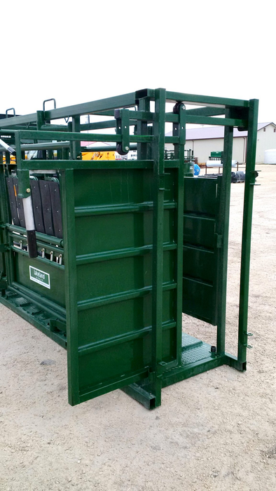 Lakeland Deluxe Cattle Squeeze Chute –  Easy Catch