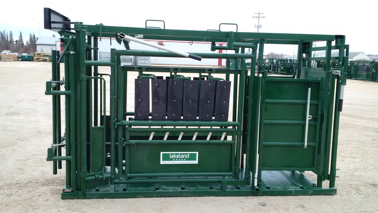 Lakeland Deluxe Cattle Squeeze Chute –  Easy Catch