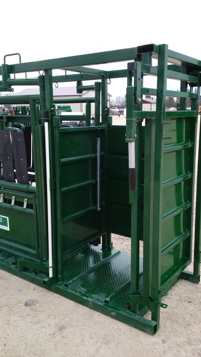 Lakeland Deluxe Cattle Squeeze Chute –  Easy Catch