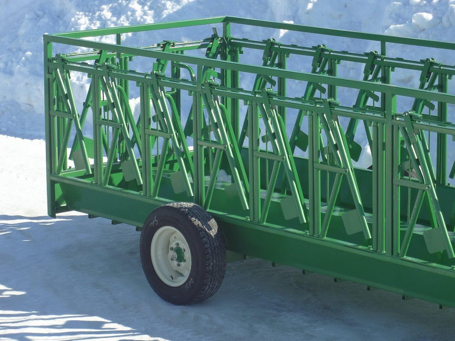 Self Locking Feed Wagon | Lakeland
