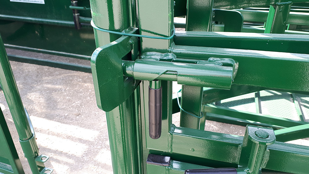 Premium Series – Half Circle Calving Station | Lakeland