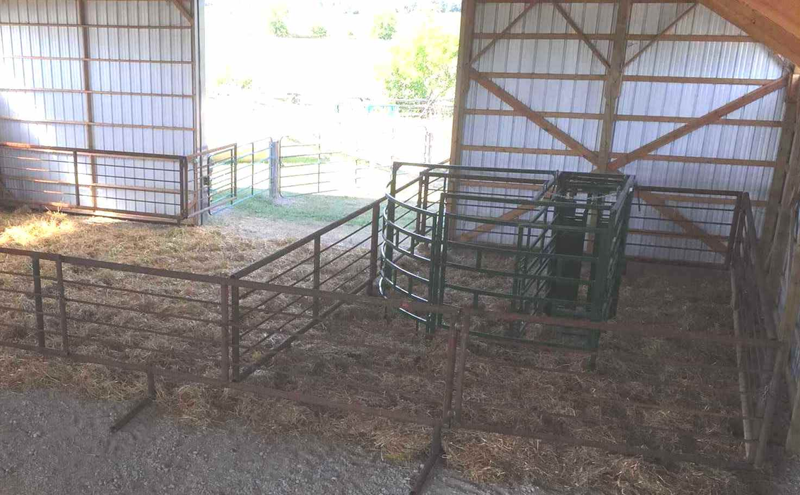 Premium Series – Half Circle Calving Station | Lakeland