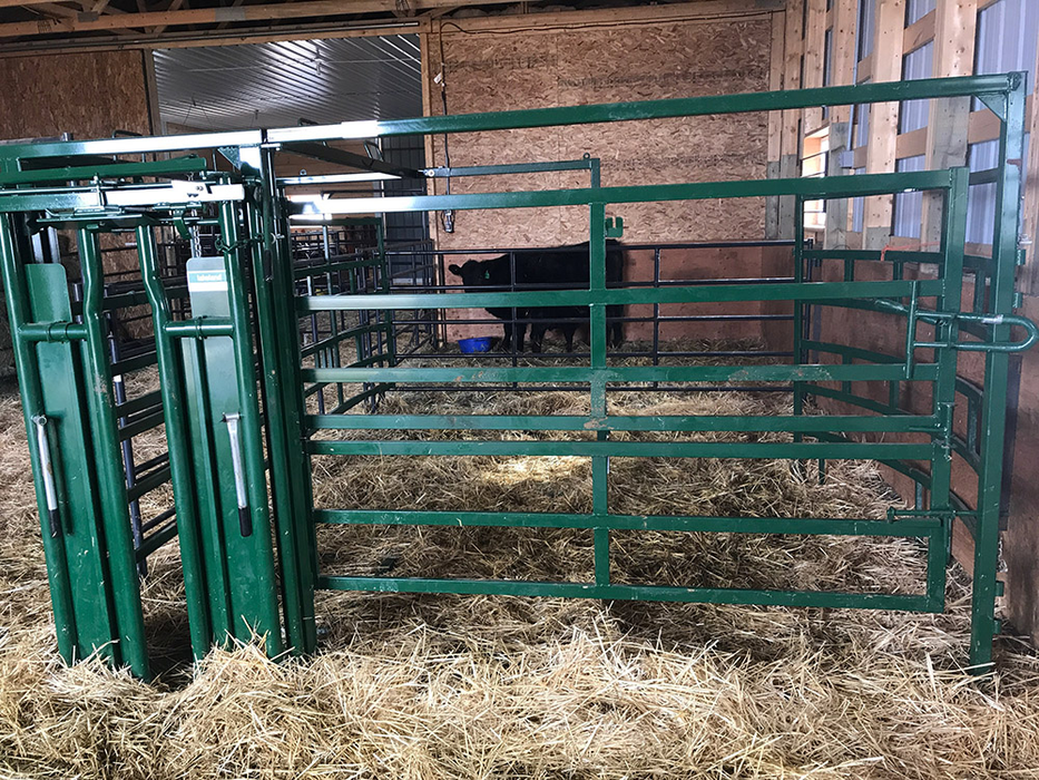 Premium Series – Half Circle Calving Station | Lakeland