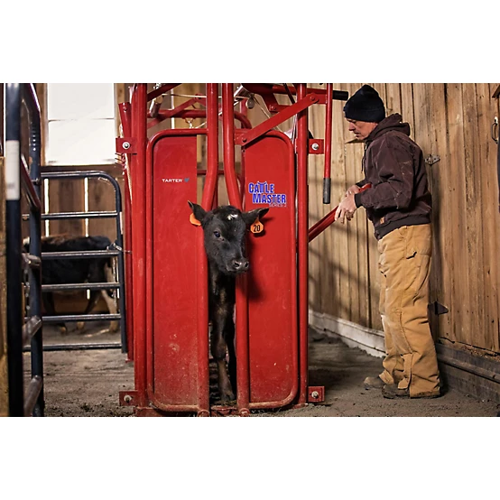 Tarter CattleMaster Series 3 Standard Squeeze Chute with Manual Headgate
